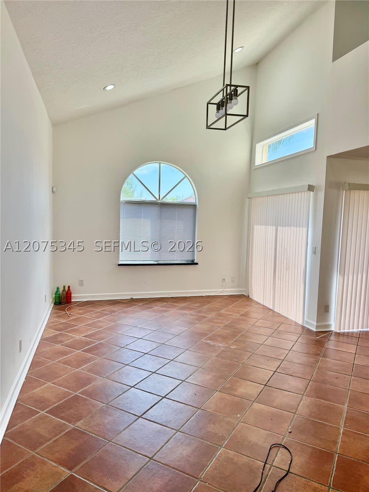 1094 SE 6th Ave – photo 4