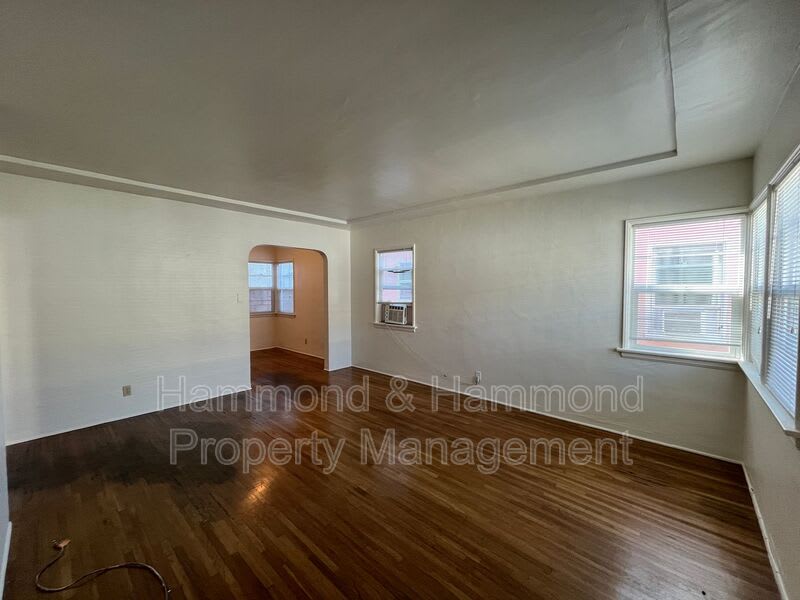 12243 Magnolia Blvd. – photo 2
