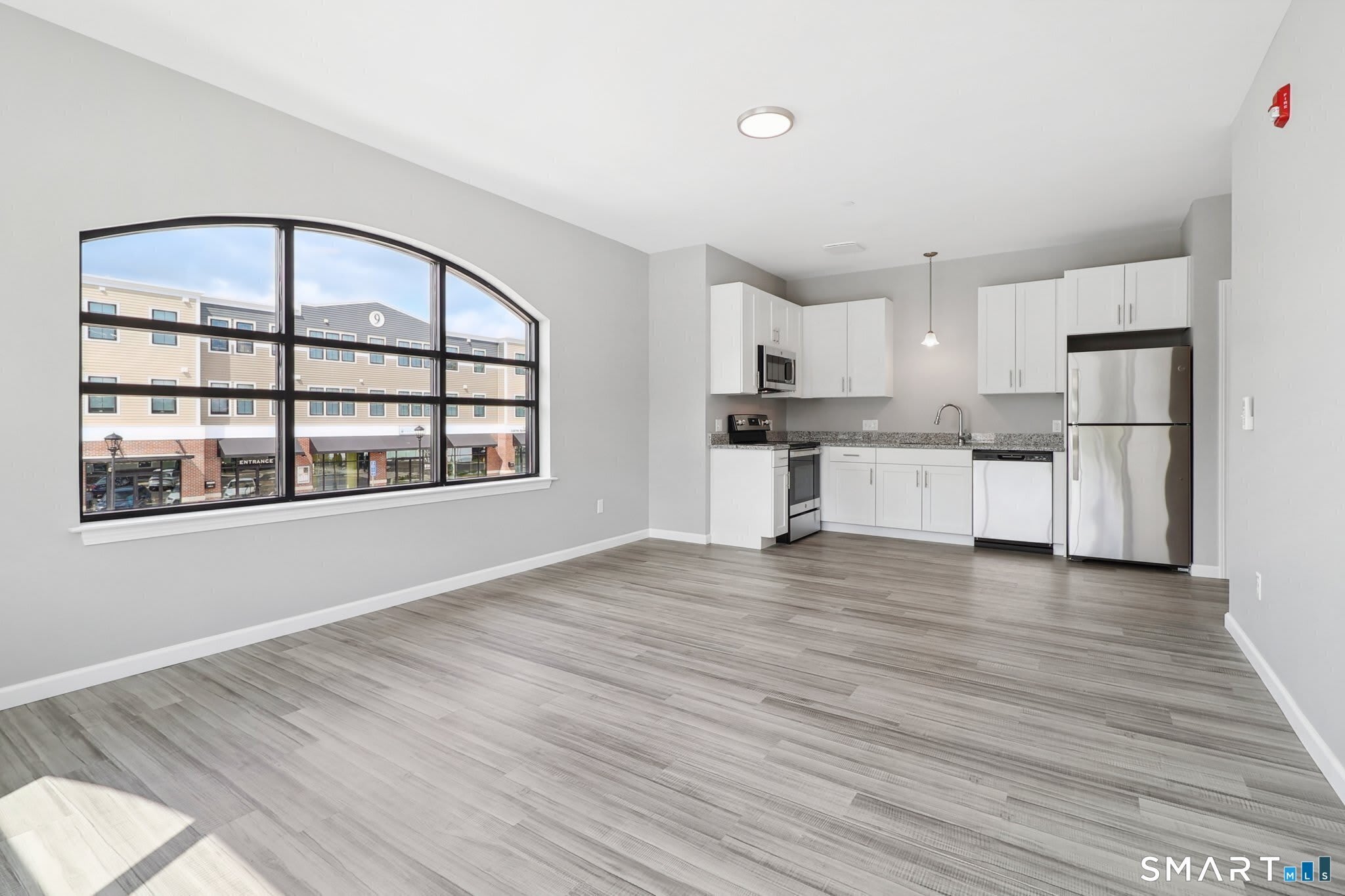 10 Steele Boulevard – photo 1