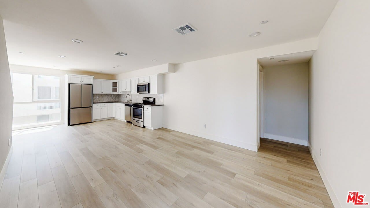 953 N Mariposa Ave – photo 2
