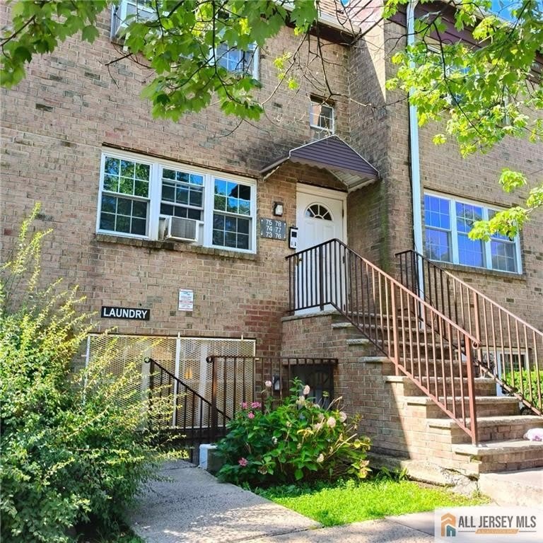 78 College Drive – photo 2