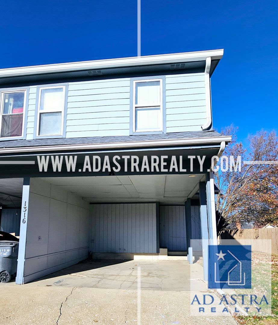 Nice 3 bed 1.5 bath townhouse in Olathe-Coming SOON!! – photo 2