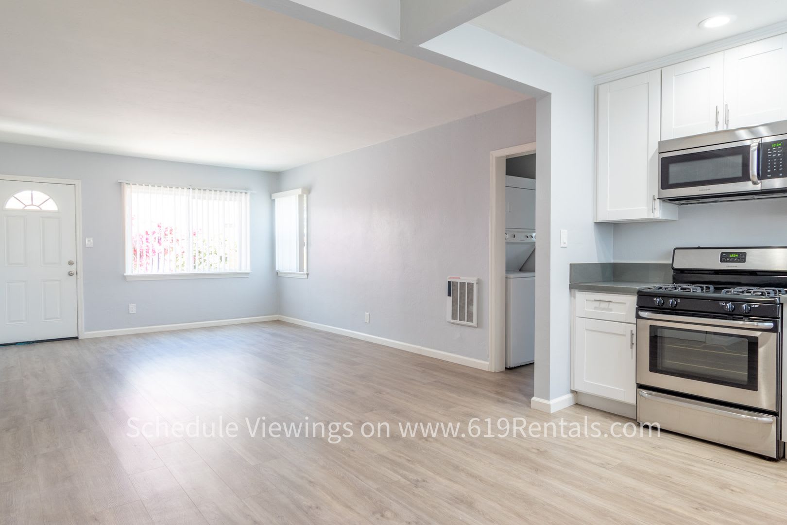 2 Bedroom, 1 Bath with Yard & Washer/Dryer, Pets OK – photo 4