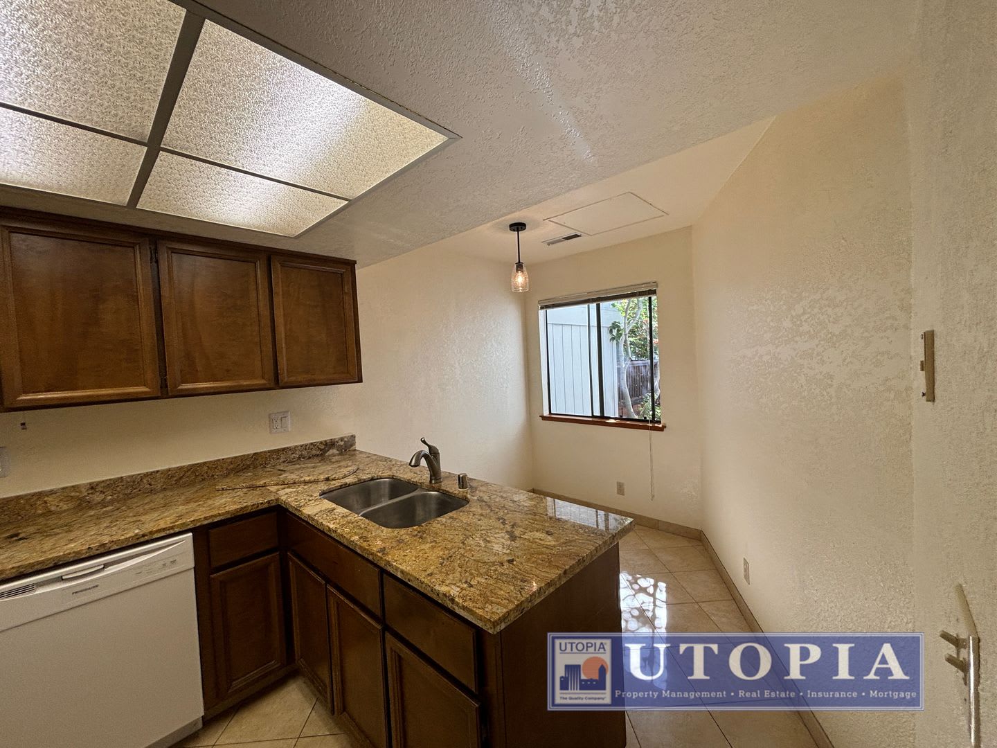 Charming Santa Cruz Townhouse 3 Beds 2 5 Baths With Private Patio Spacious Layout And Prime Location – photo 5