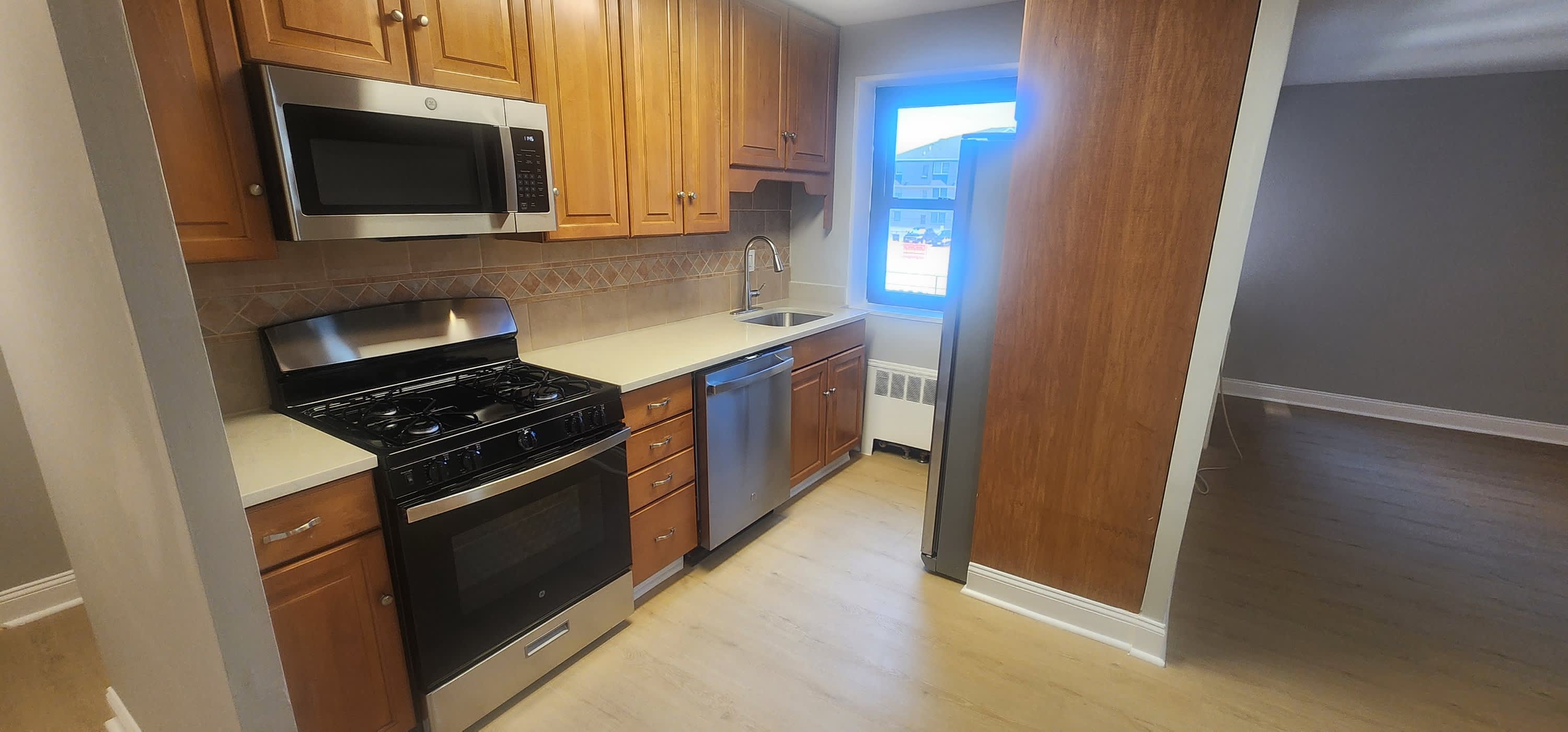208 Anderson Street – photo 4