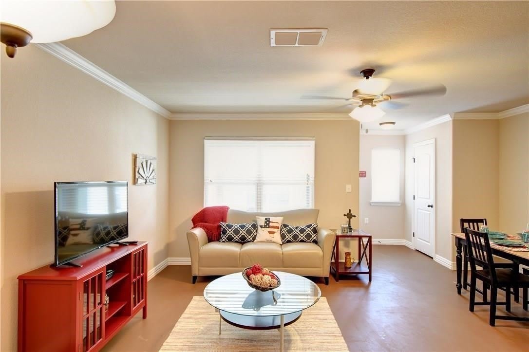 701 S Lillian Street – photo 5