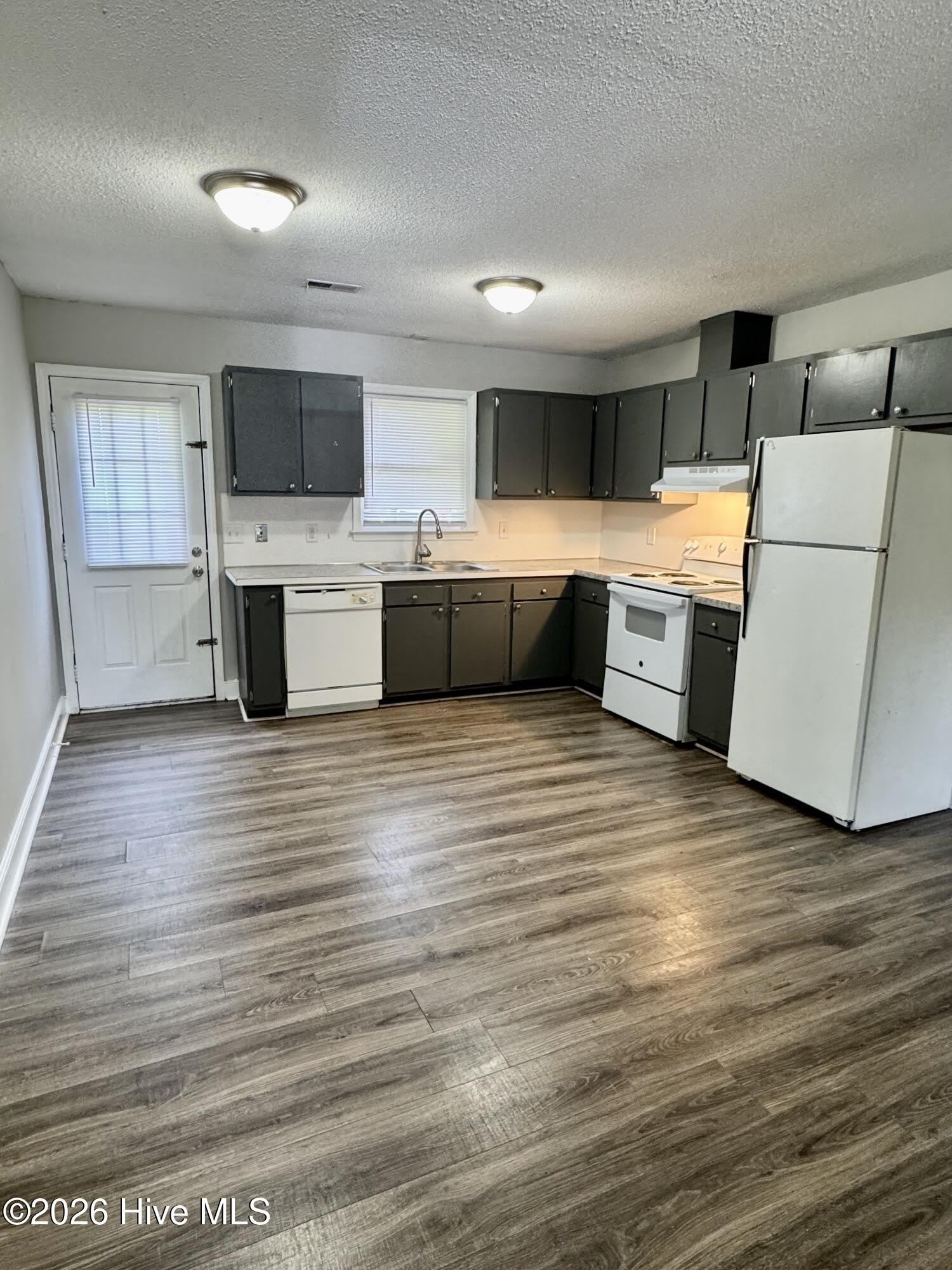 1400 E 1st Street – photo 4
