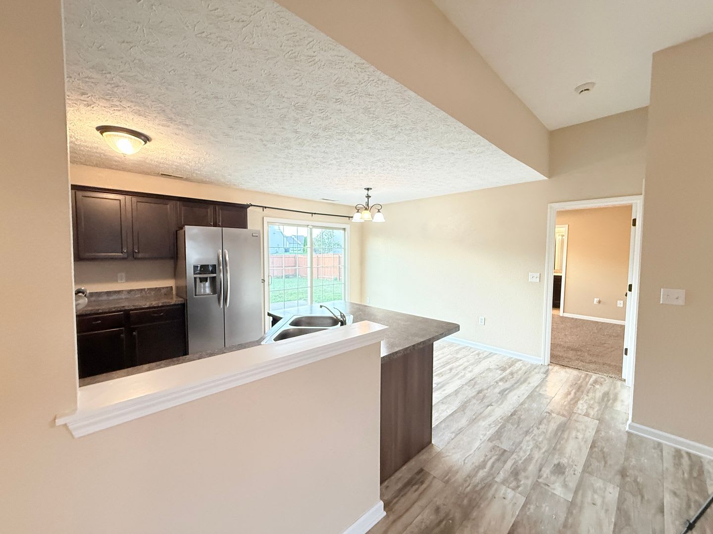 Beautiful 3 Bed / 2 Bath Home – photo 4