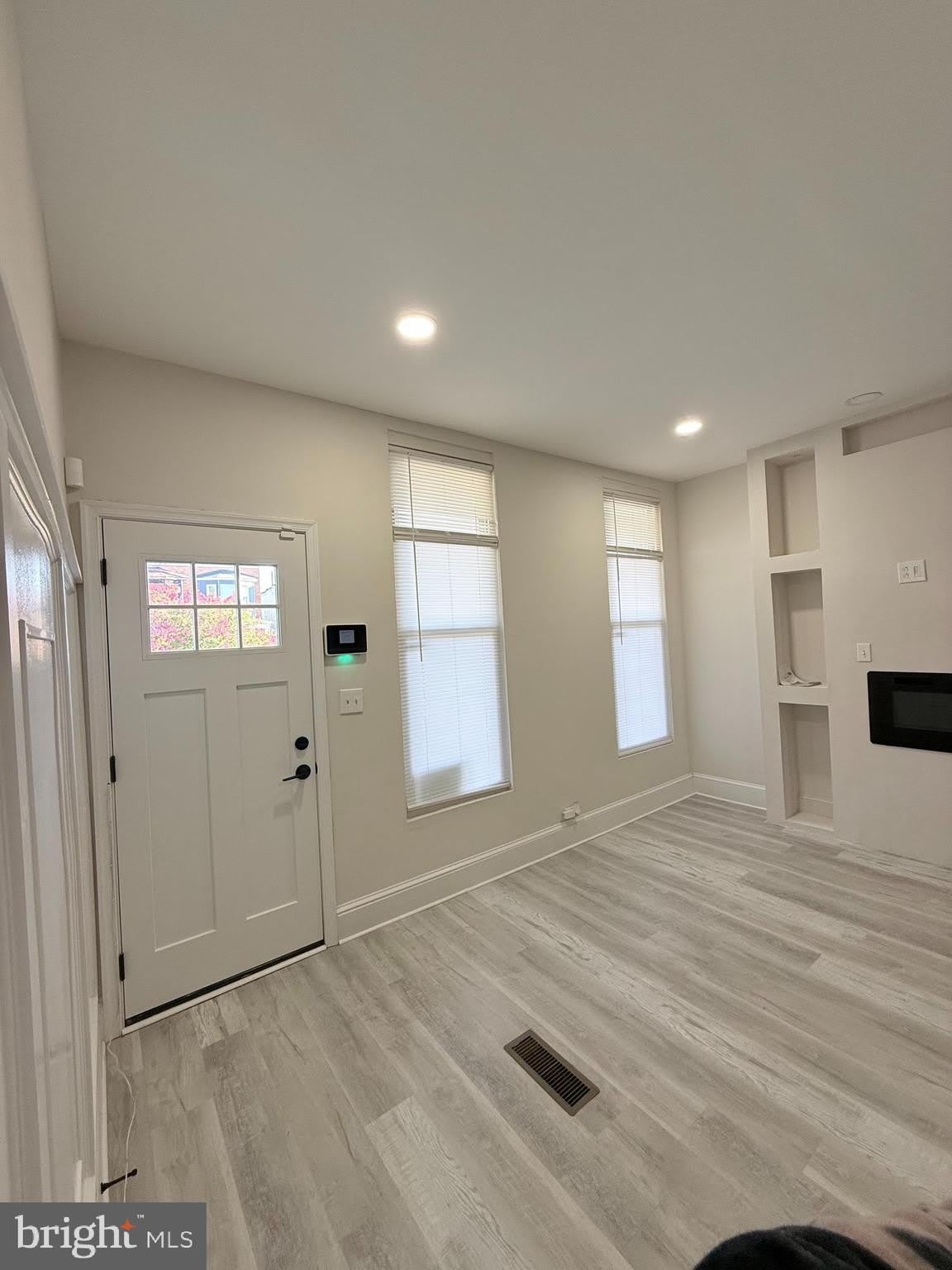 2807 CLIFTON Avenue – photo 3