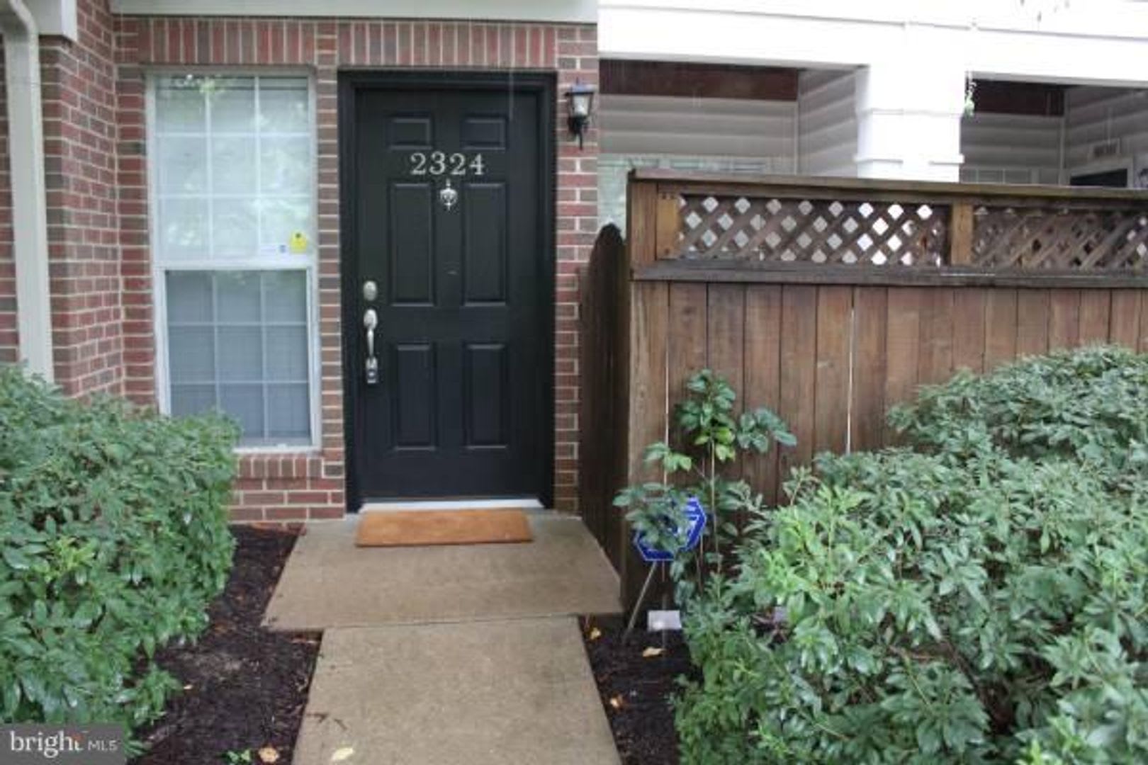 Charming & Pet-Friendly 1BR/1BA Condo in Alexandria’s Stonegate – photo 3