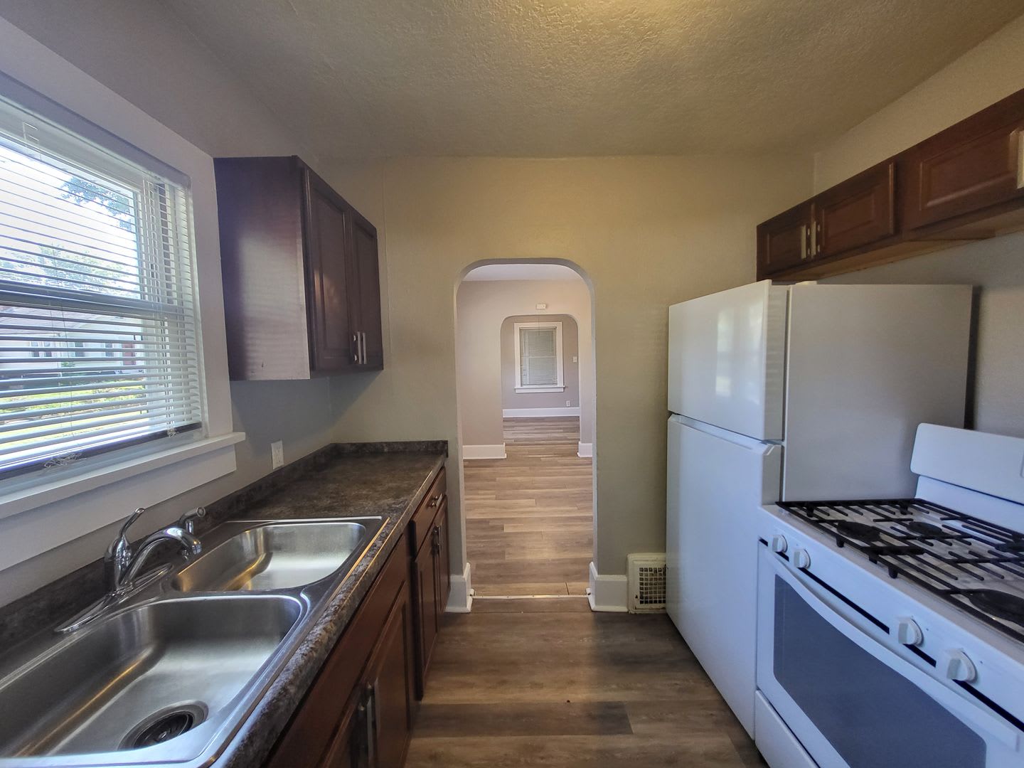 2 Bedroom, 1 Bathroom home! – photo 2