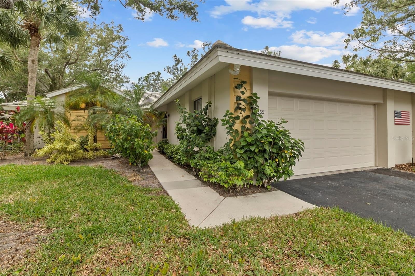 235 SOUTHAMPTON Lane – photo 2