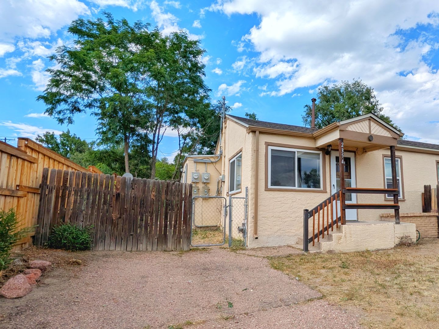 Cozy 2br 1b Home w/laundry! – photo 1
