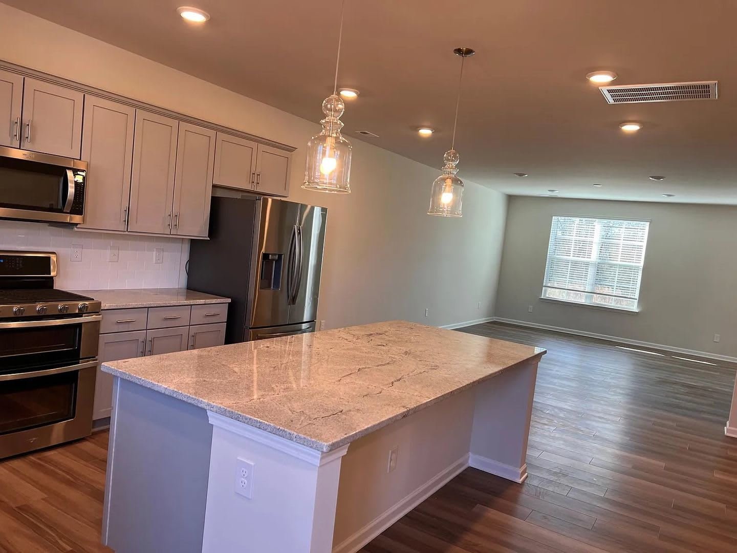 Room in 4 Bedroom Townhome at Lawyers Rd – photo 2