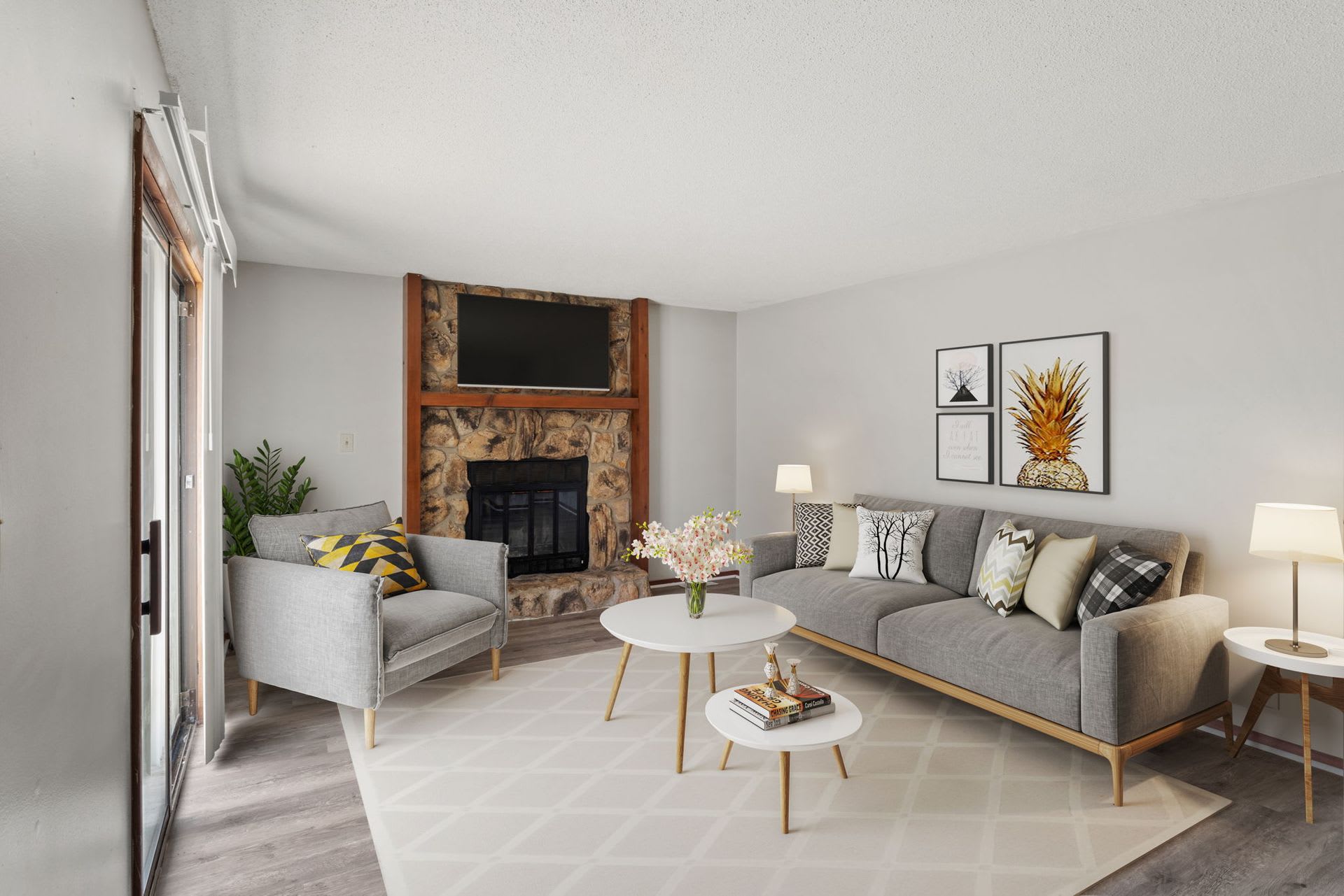 Spacious Rooms Fireplace And Patio – photo 2
