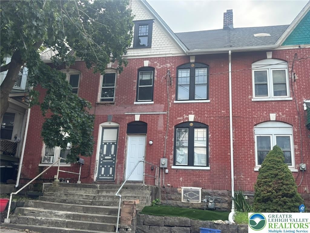141 S 6th Street – photo 1
