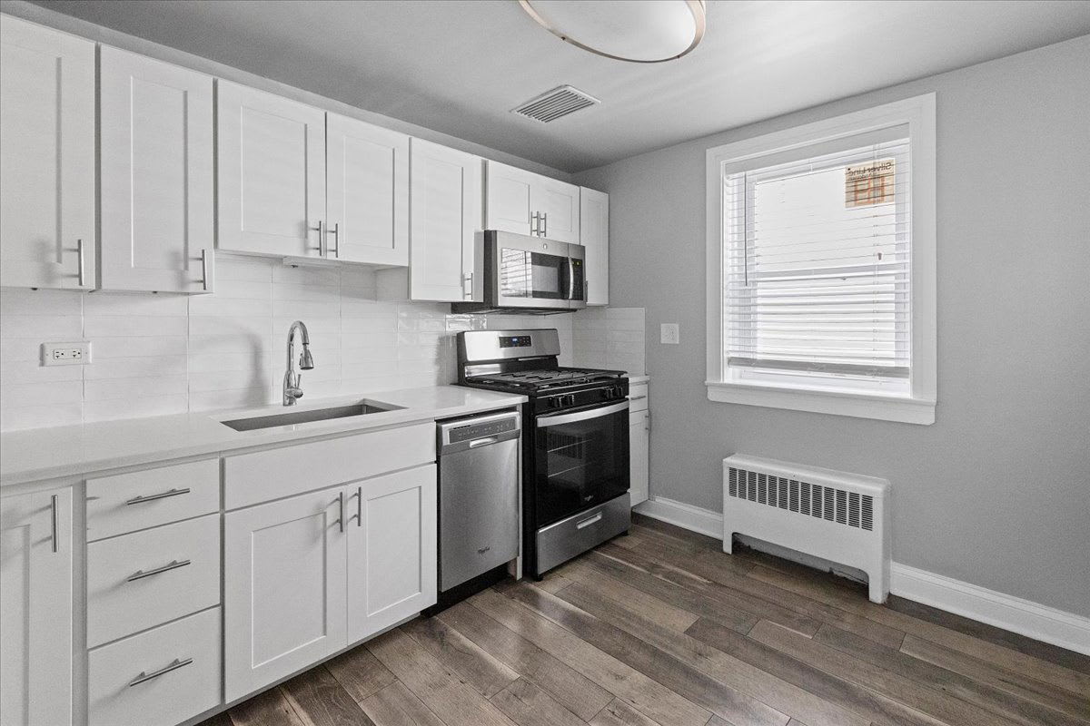 2754 West Pratt Boulevard – photo 3