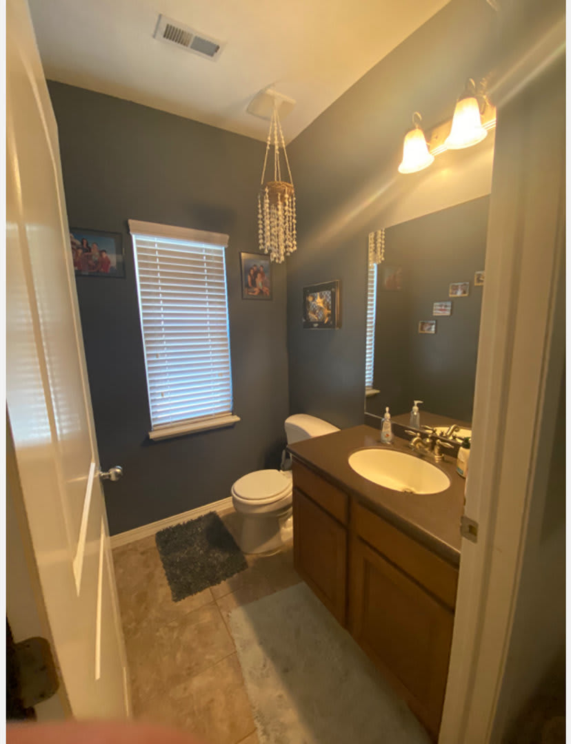 Beautiful 3-Bedroom Townhome in a Prime Location – photo 3