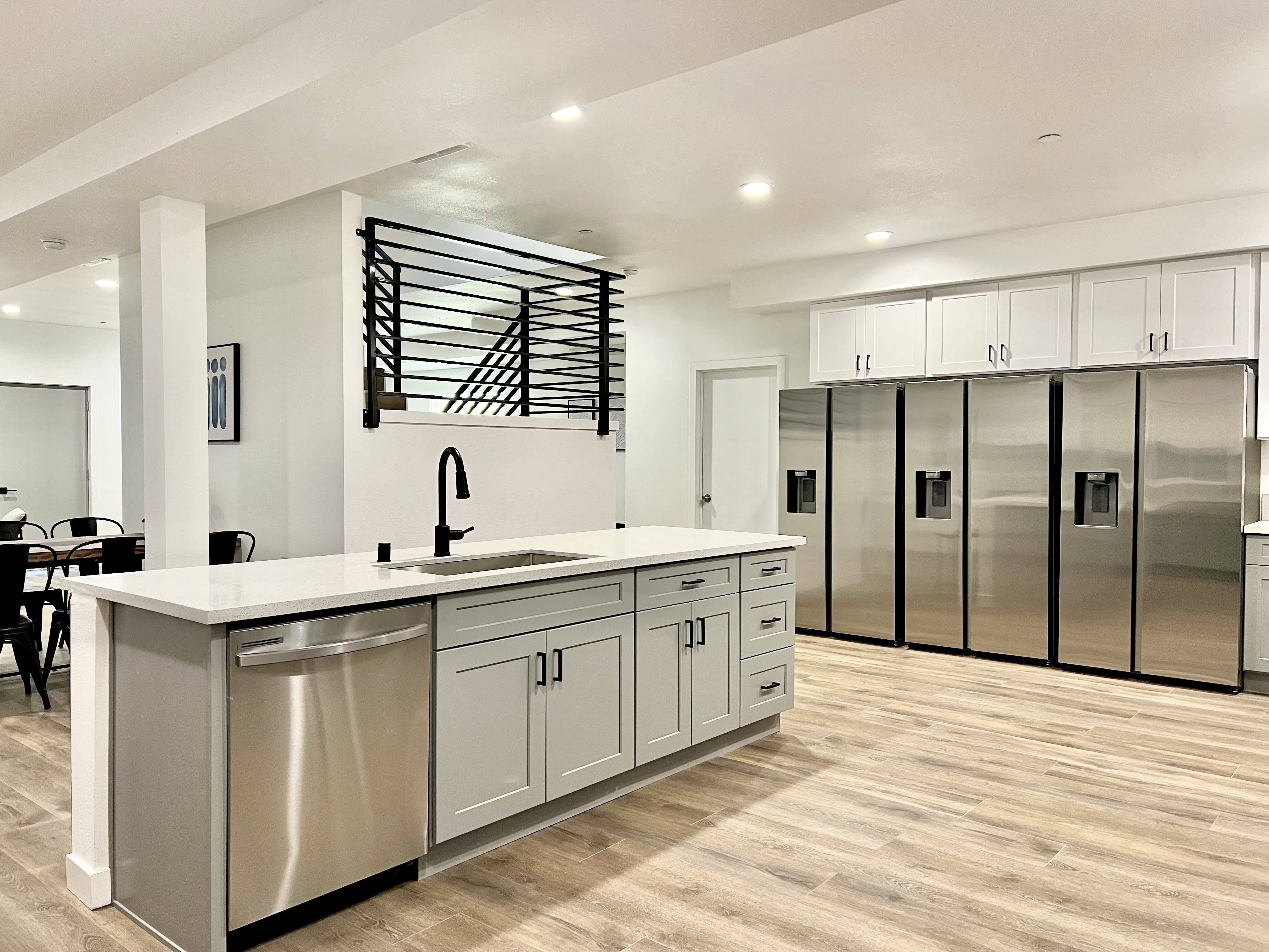 1587 W 35th Street – photo 1