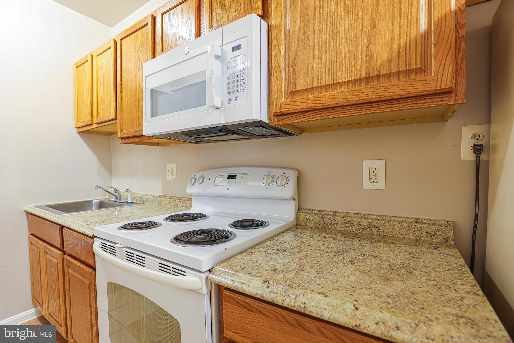 1633 E Street NE – photo 5
