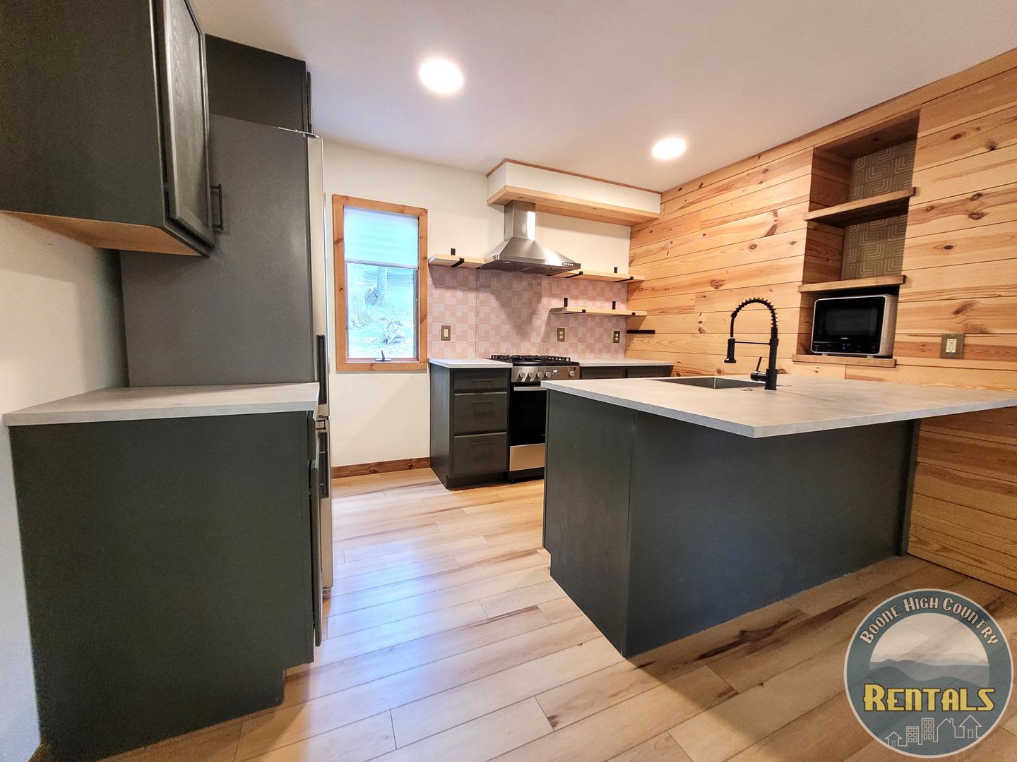 Beautiful 1 Bedroom Home With A Loft – photo 3