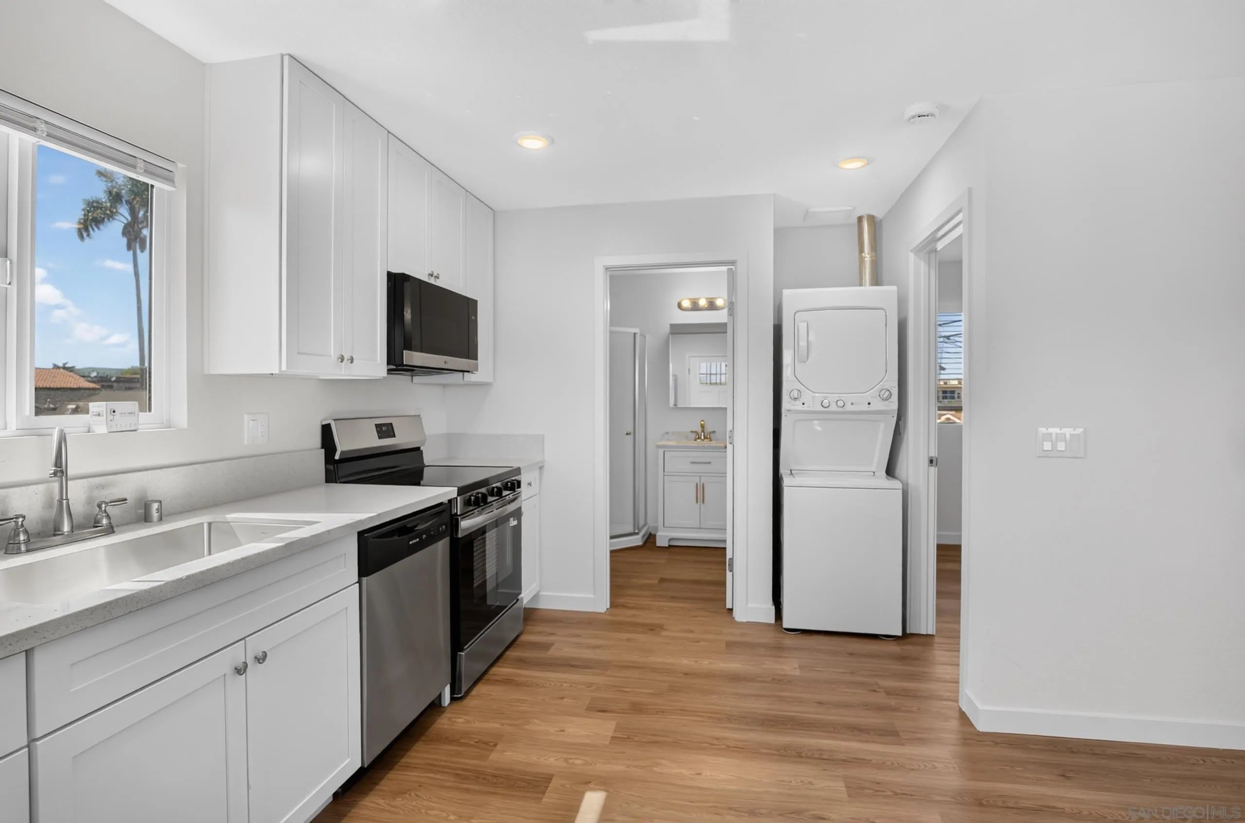 4131 45th St – photo 3