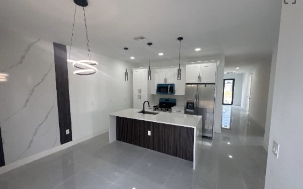 319 Urbana St – photo 2