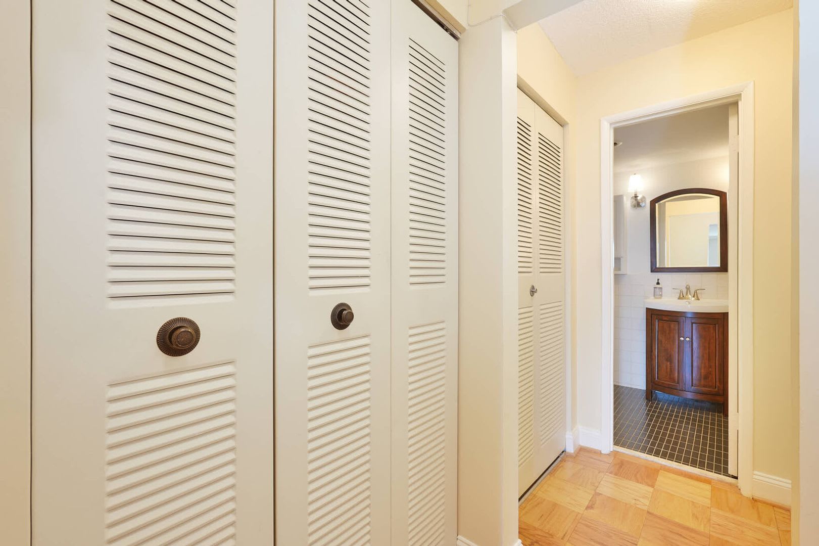Luxury And Fully Updated Studio In Americana Centre In Downtown Rockville – photo 3