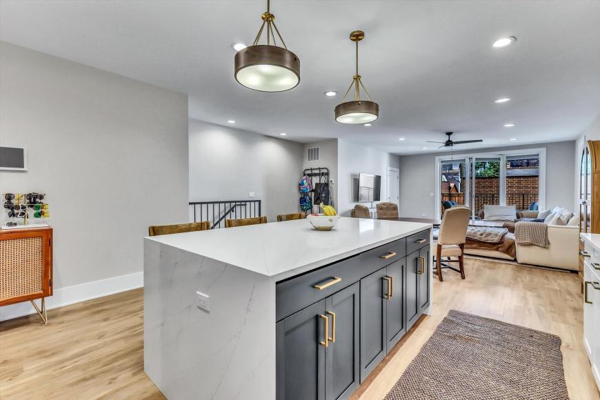 1647 West Irving Park Rd. – photo 3