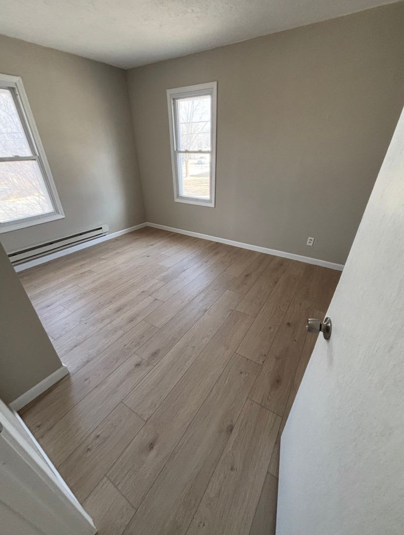 Huge 5 bedroom 2 bath home – photo 2