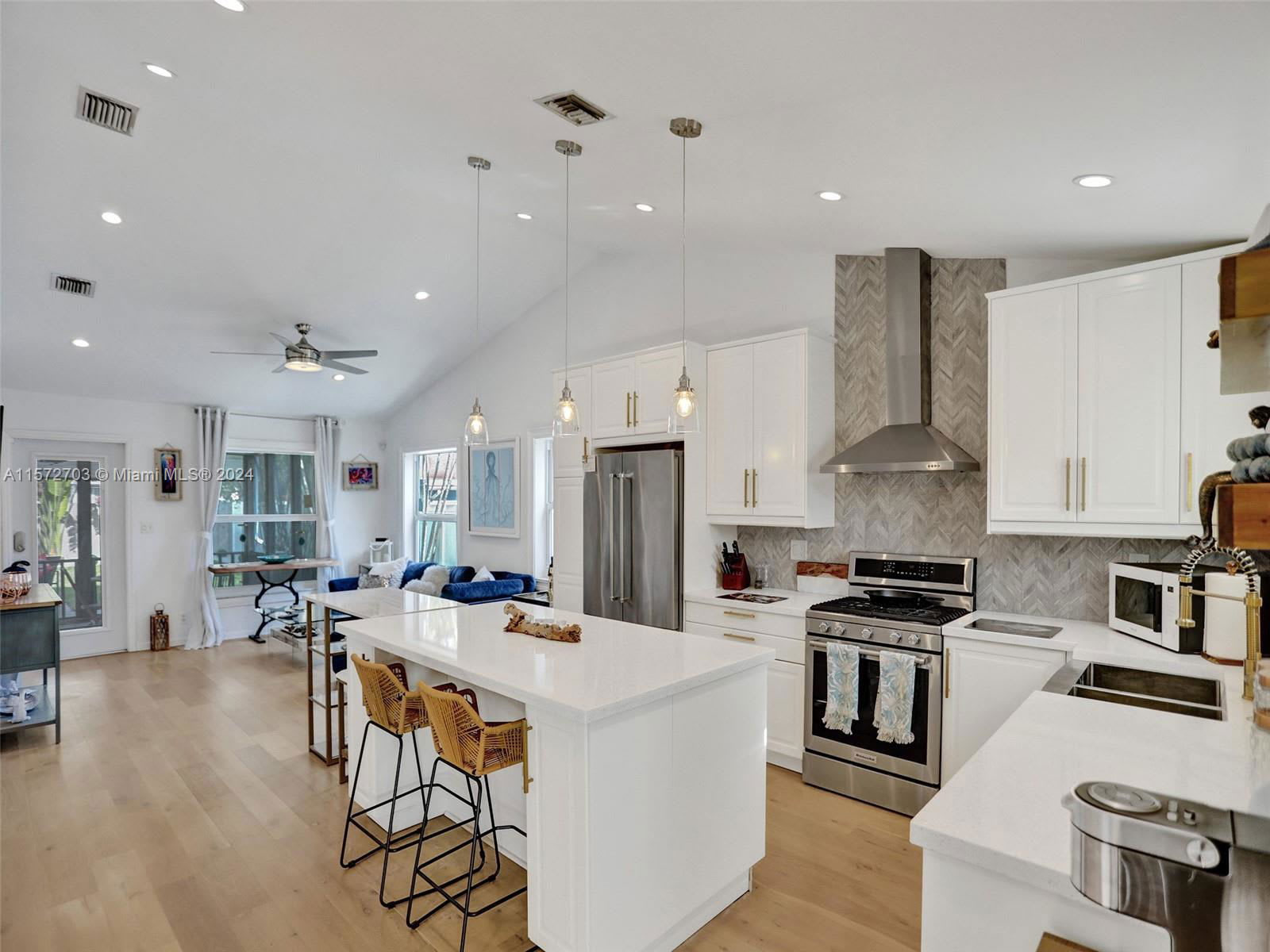 1204 Northeast 3rd Avenue – photo 1