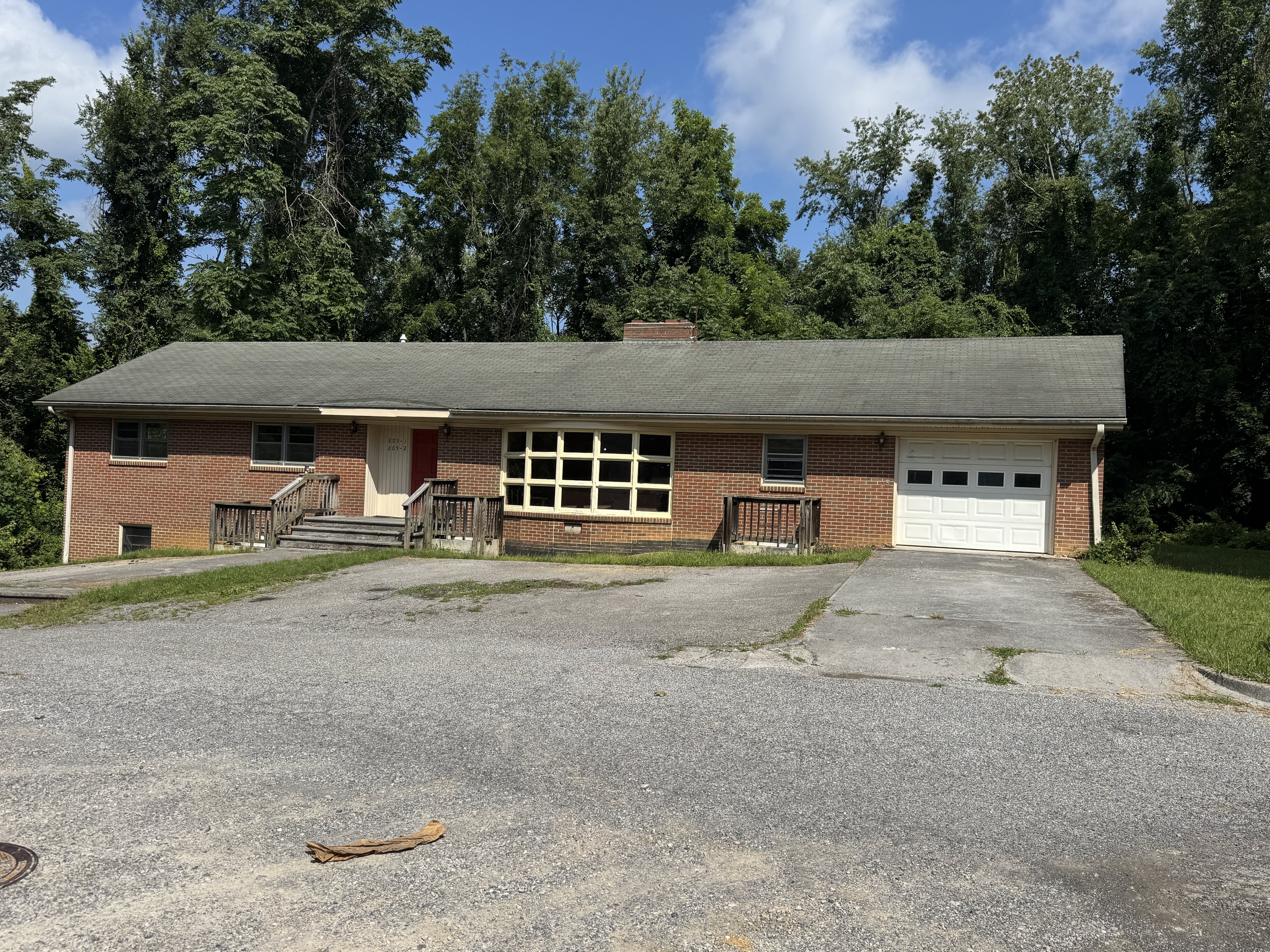 205 Reynolds Ave – photo 1