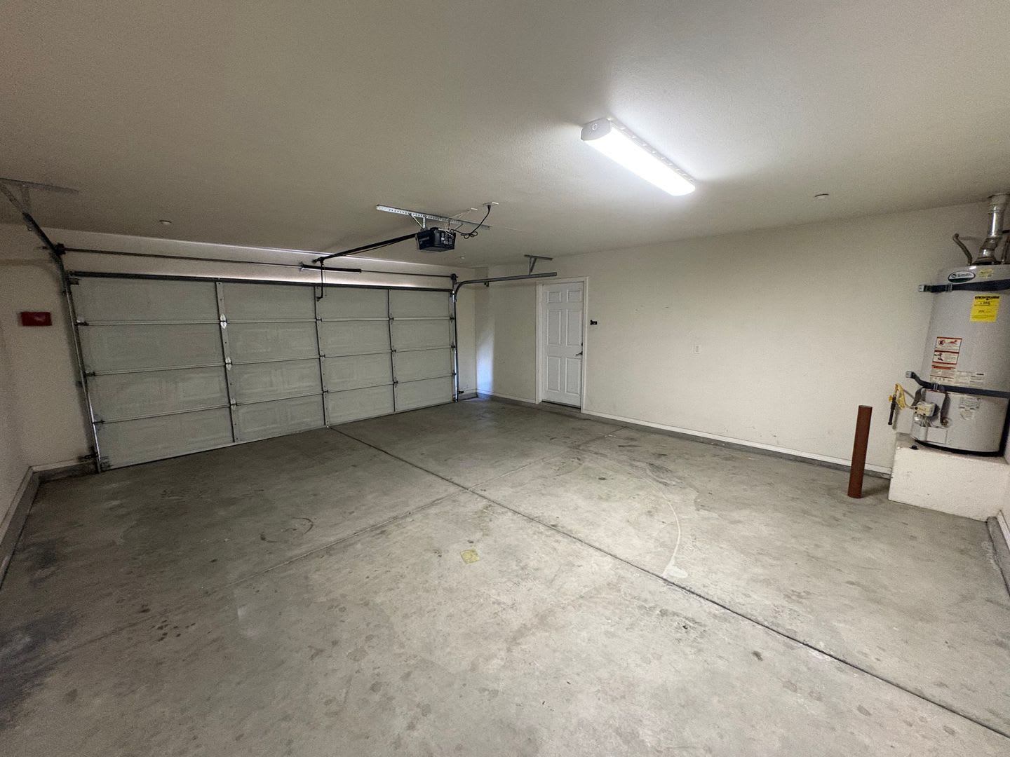 Charming apartment home located on Bella Oaks Drive! Available Now! – photo 3