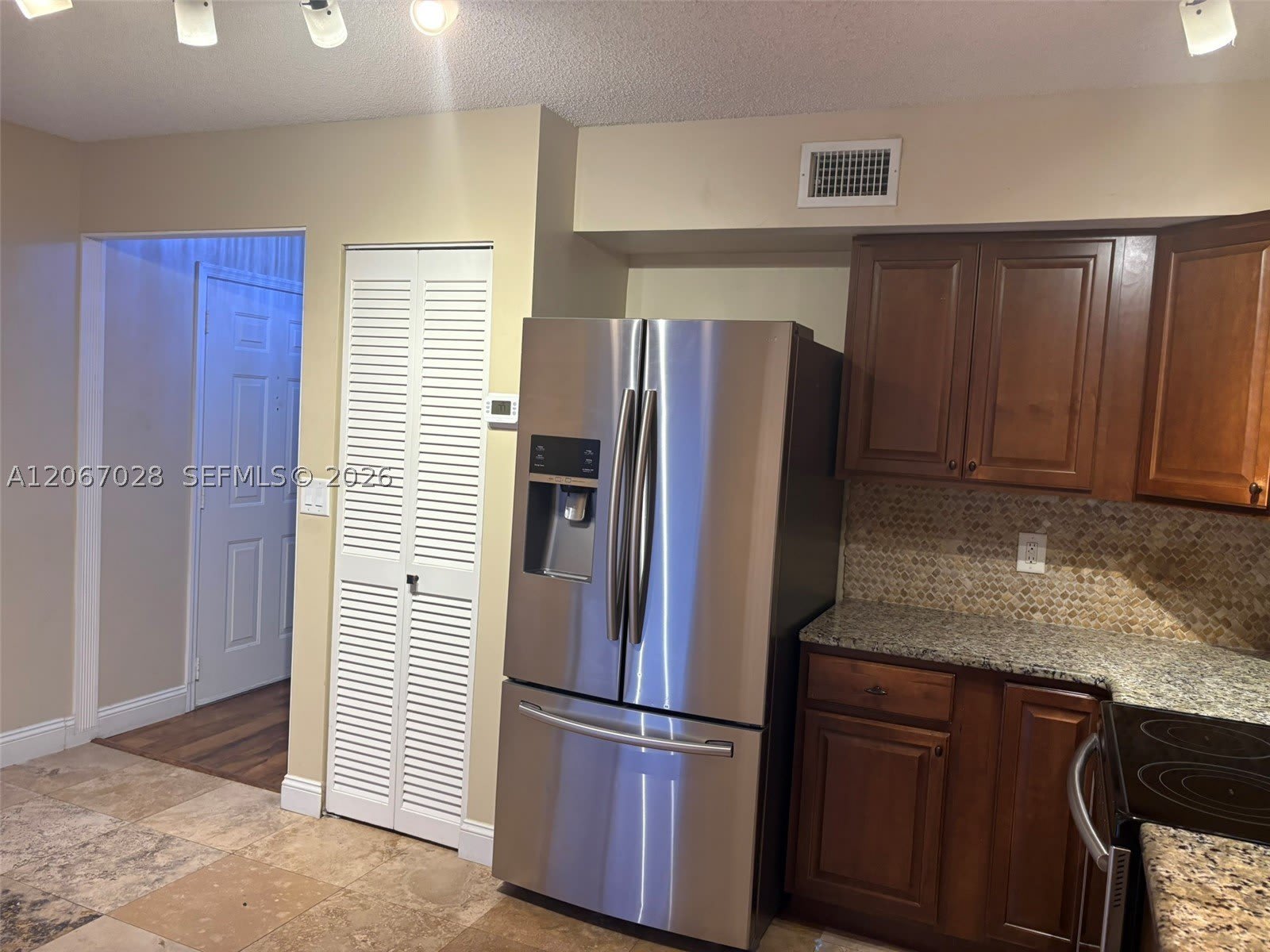 233 SE 11th Ave – photo 3