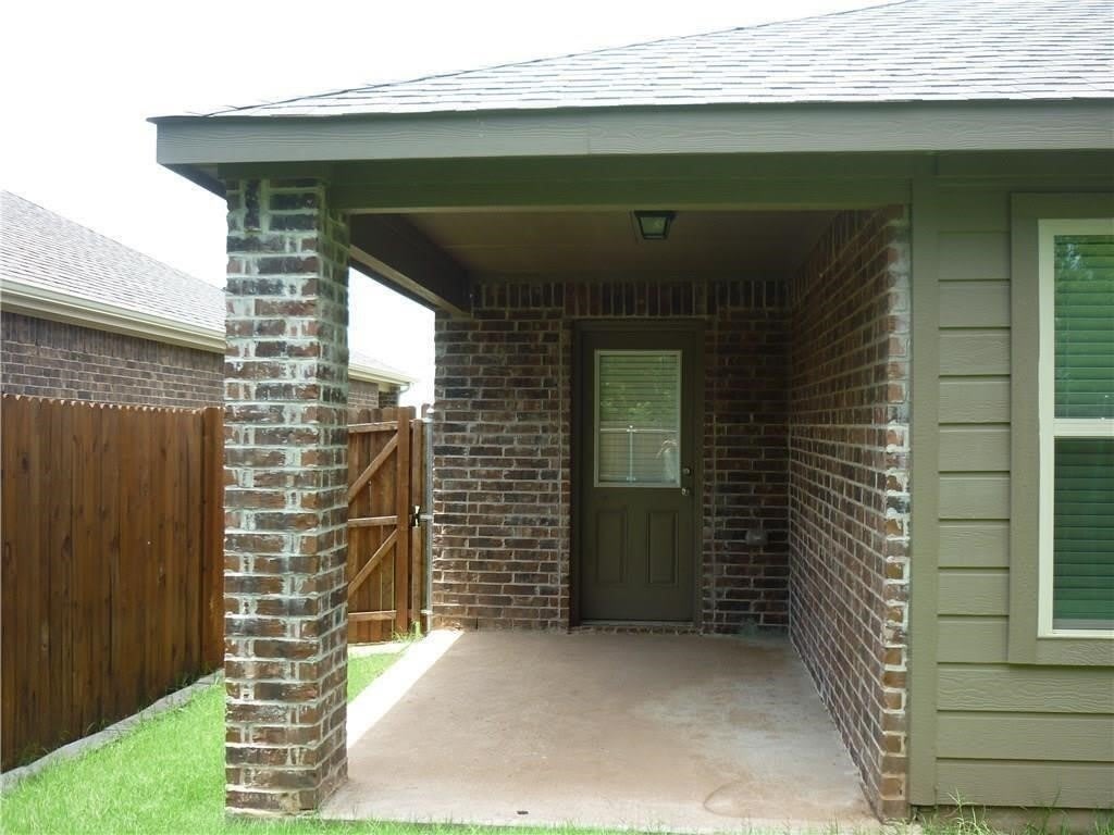 1054 Churchill Drive – photo 5