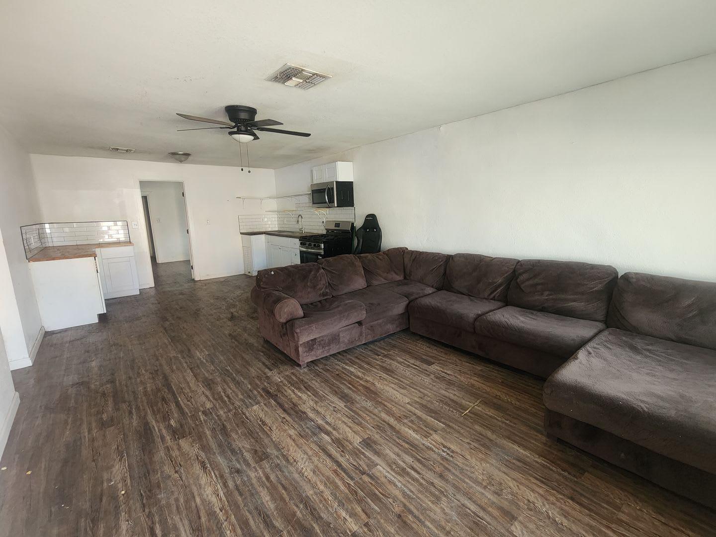 Great location with large yard – photo 5