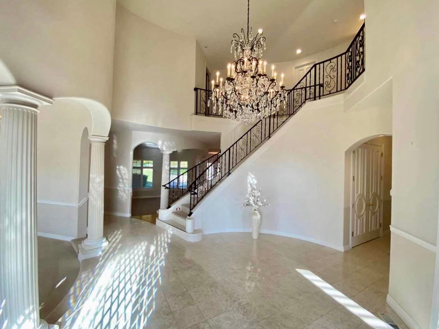 6 Bed 5 5 Bath Mansion Like Home In Bellevue Lakemount – photo 3