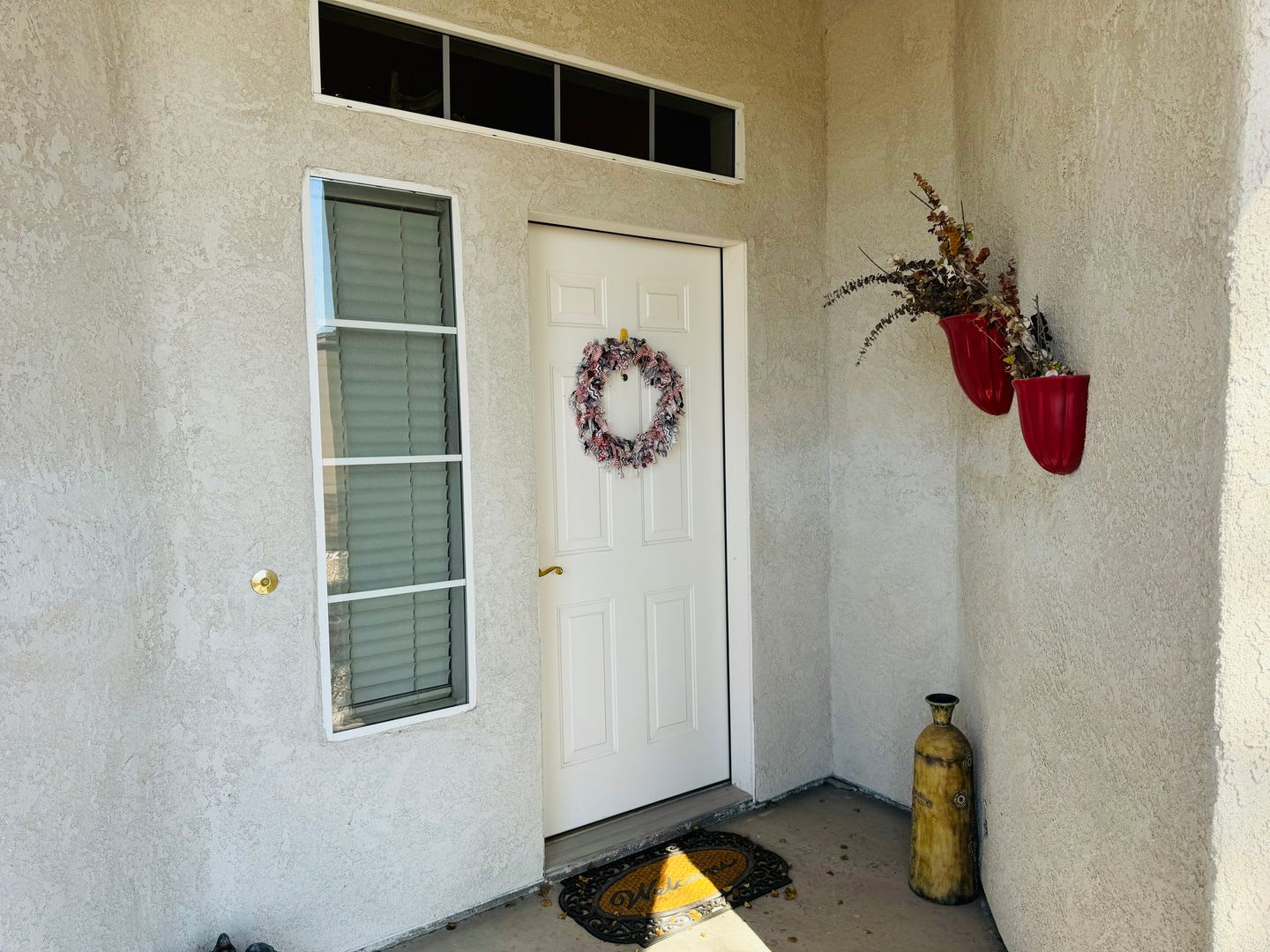 Spacious 3-Bedroom Home with Mountain Views, 3-Car Garage, and Furnished in Desert Lake Estates – photo 3