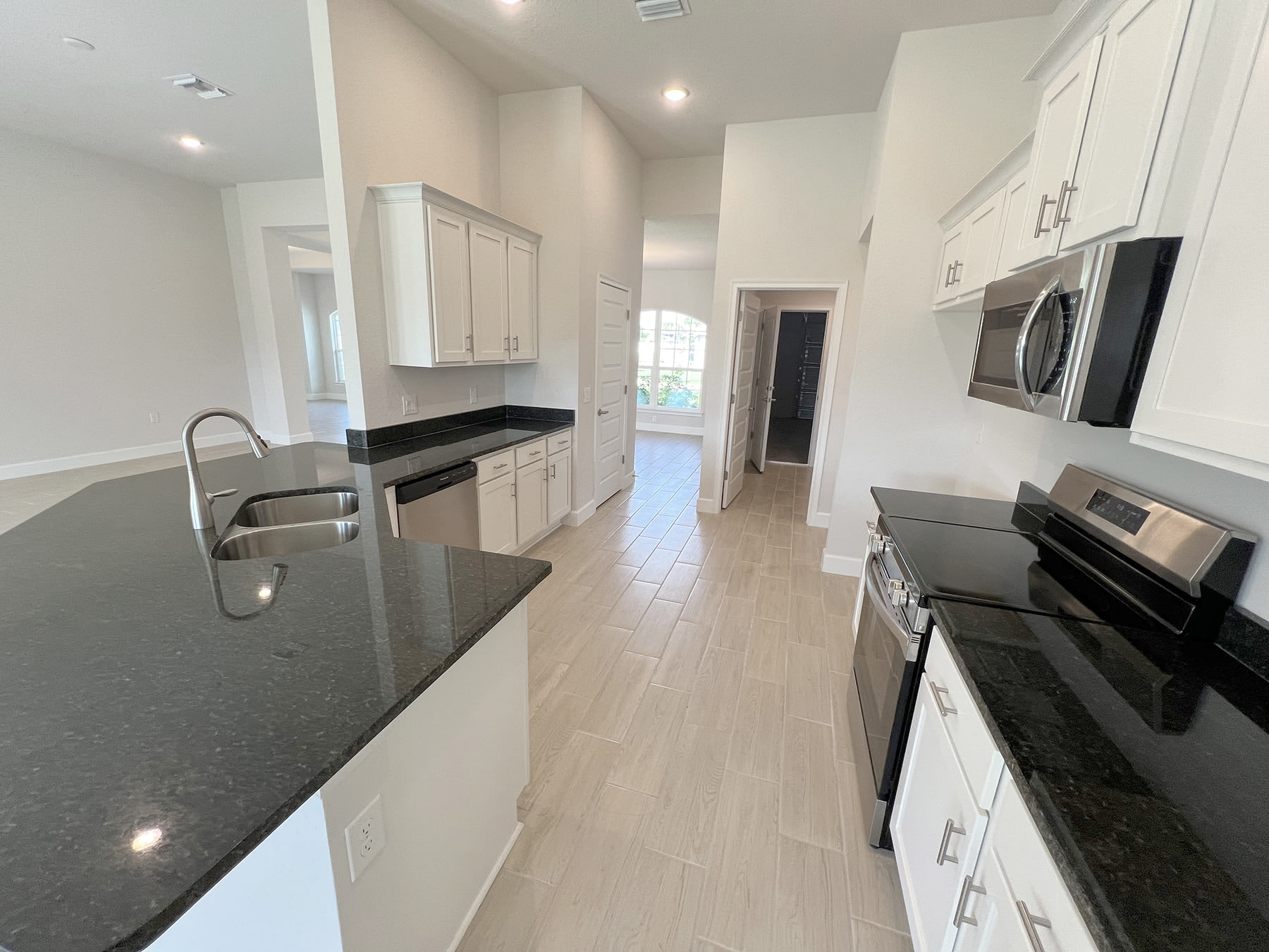 410 Southeast 1st Terrace – photo 4
