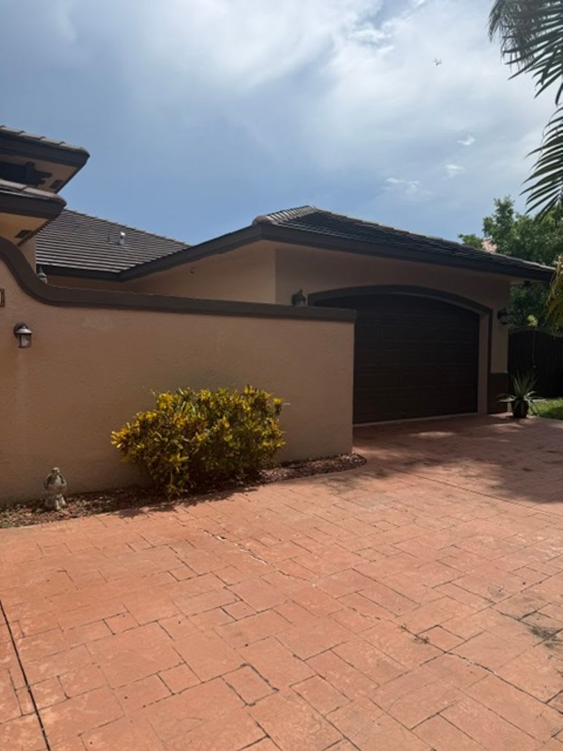 8310 Nw 162 Street – photo 2