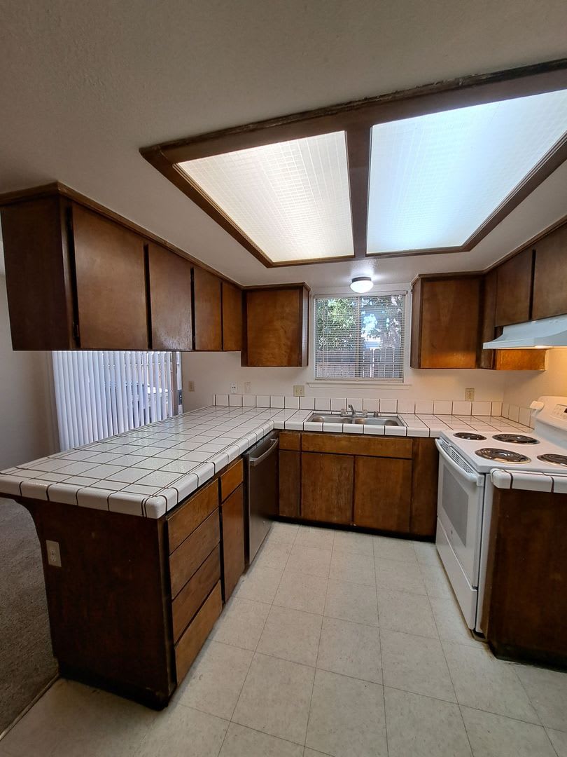 Move In Special Half Off The 1St Month S Rent Comfortable 2 Story Condo By Fresno State – photo 5