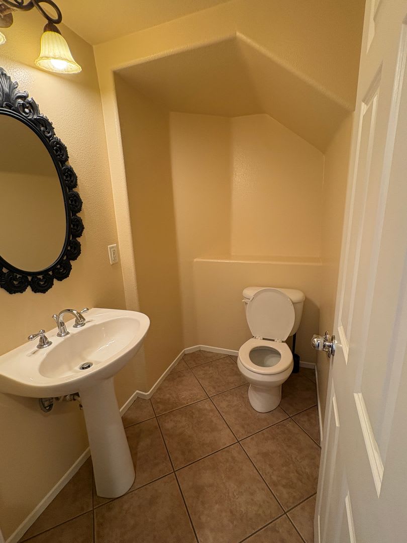 3 bedroom, 2.5 bath Home located in the Gated College Lane Community in Redlands, CA – photo 4