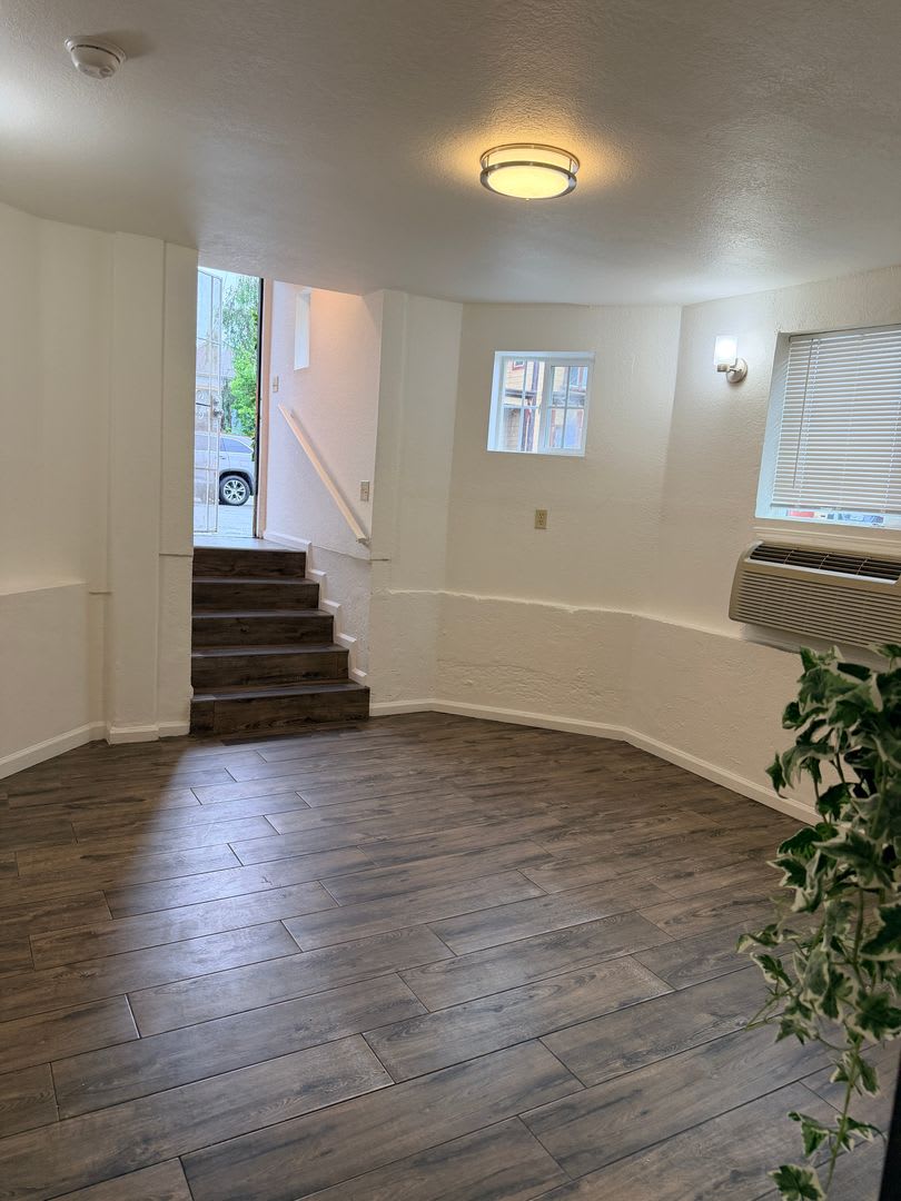 West Oakland 3 Bedroom Flat! – photo 3