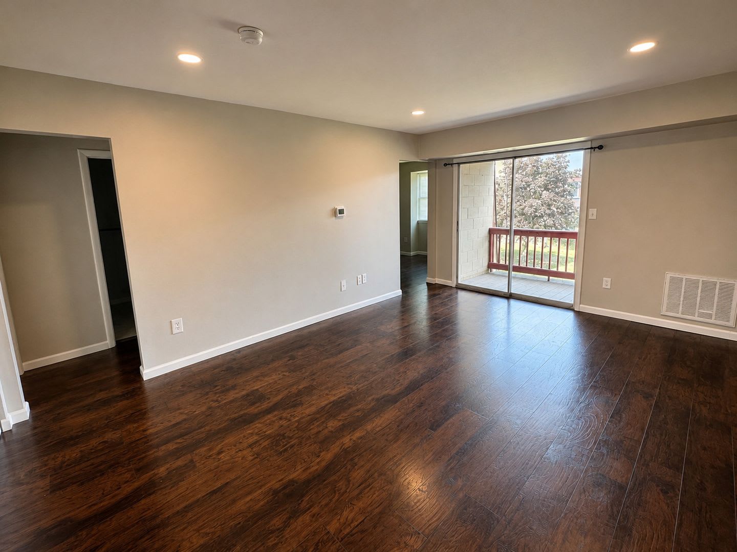 Second Floor 2 Bedroom Apartment With Balcony – photo 2