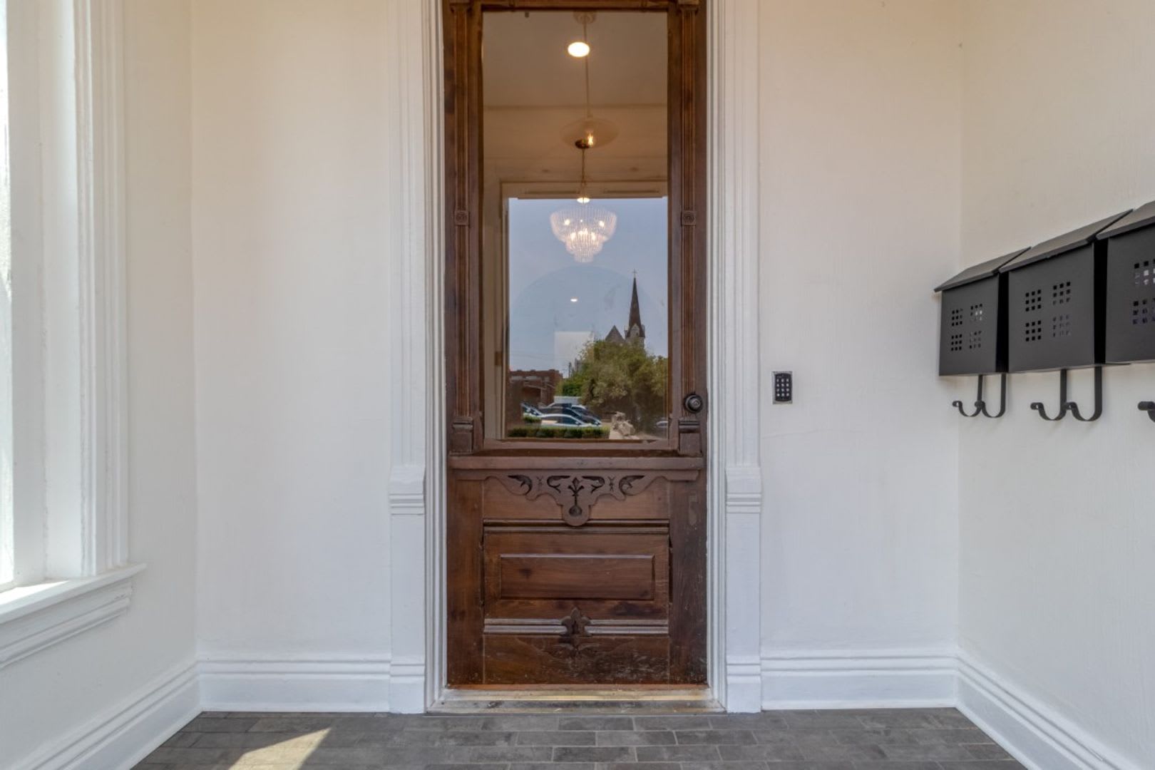 305 Main St – photo 4