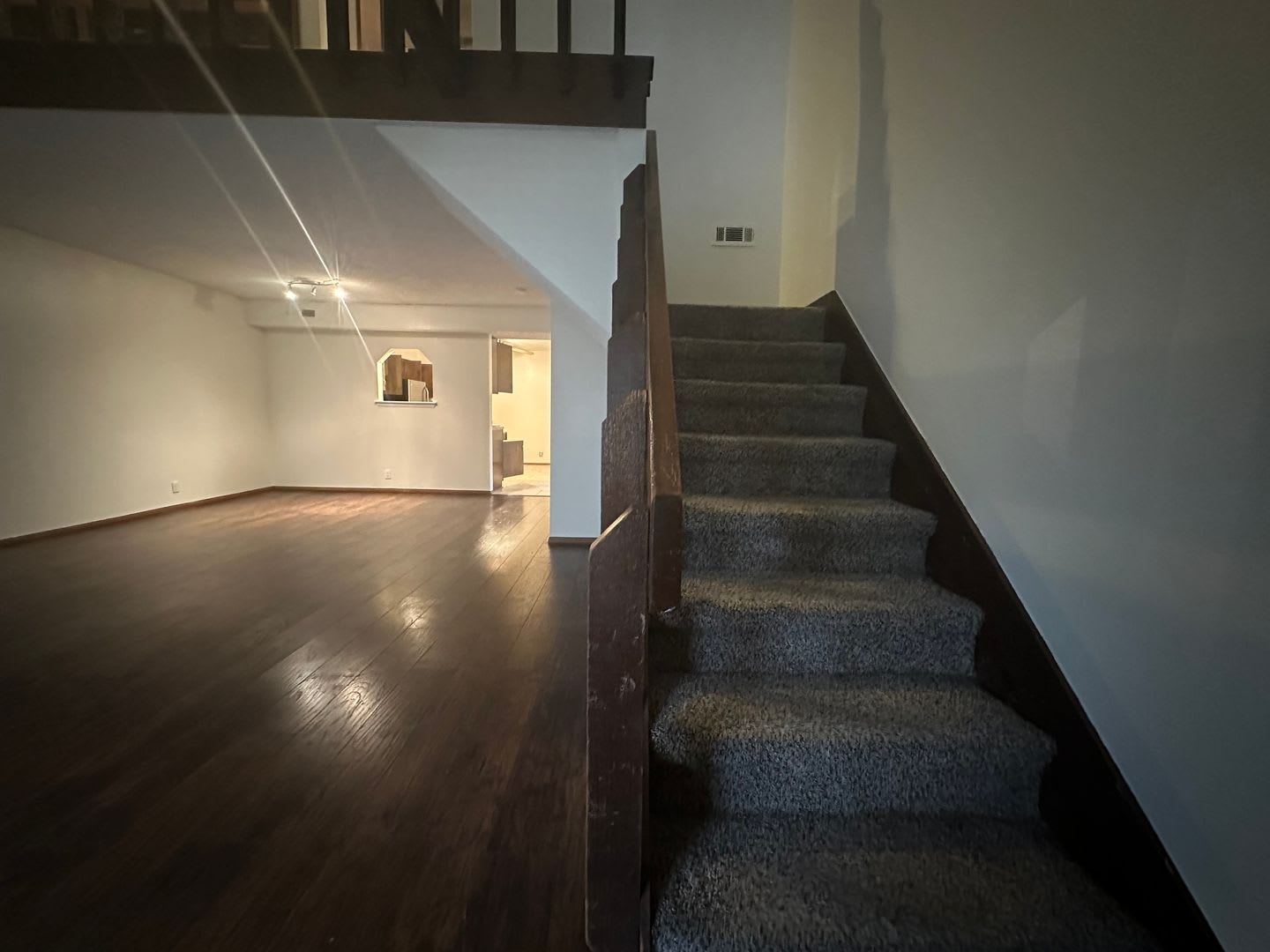 Beautiful 2 Bedroom 1 1/2 Bathroom Condo in Hefner Village – photo 4