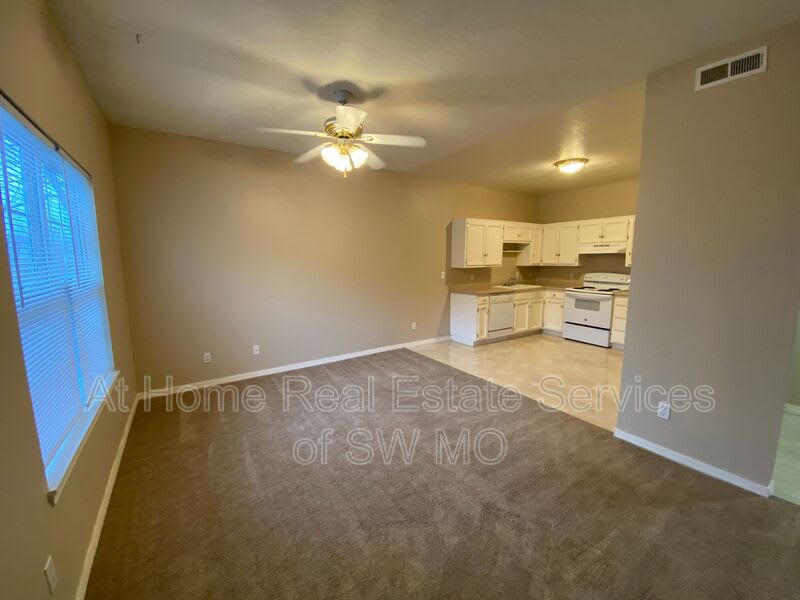 211 Robberson – photo 4