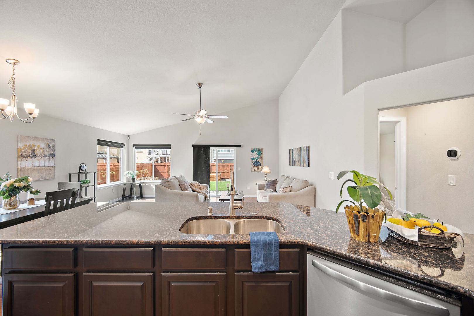 Spacious 5 Bedroom Rancher With 3 Car Garage In Meridian Ranch – photo 4