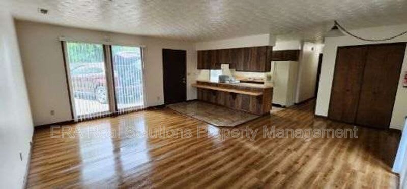 888 West Locust St – photo 3