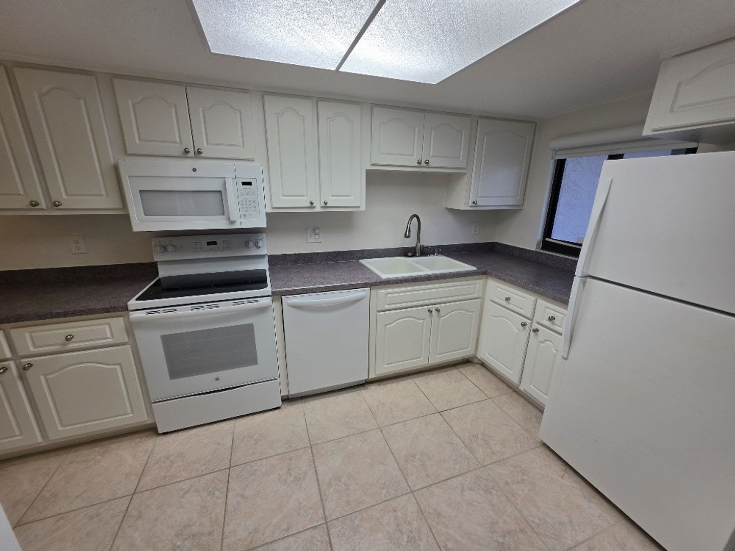 Direct Beach front 2 Bedroom 2 Bathroom Condo – photo 5